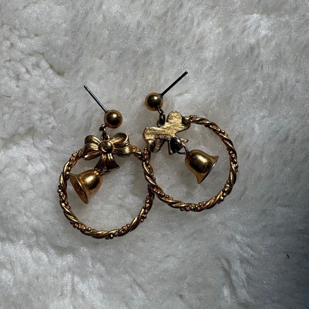 Vintage Gold Tone Christmas Wreath Bell Bow Drop Earrings Festive Holiday Post